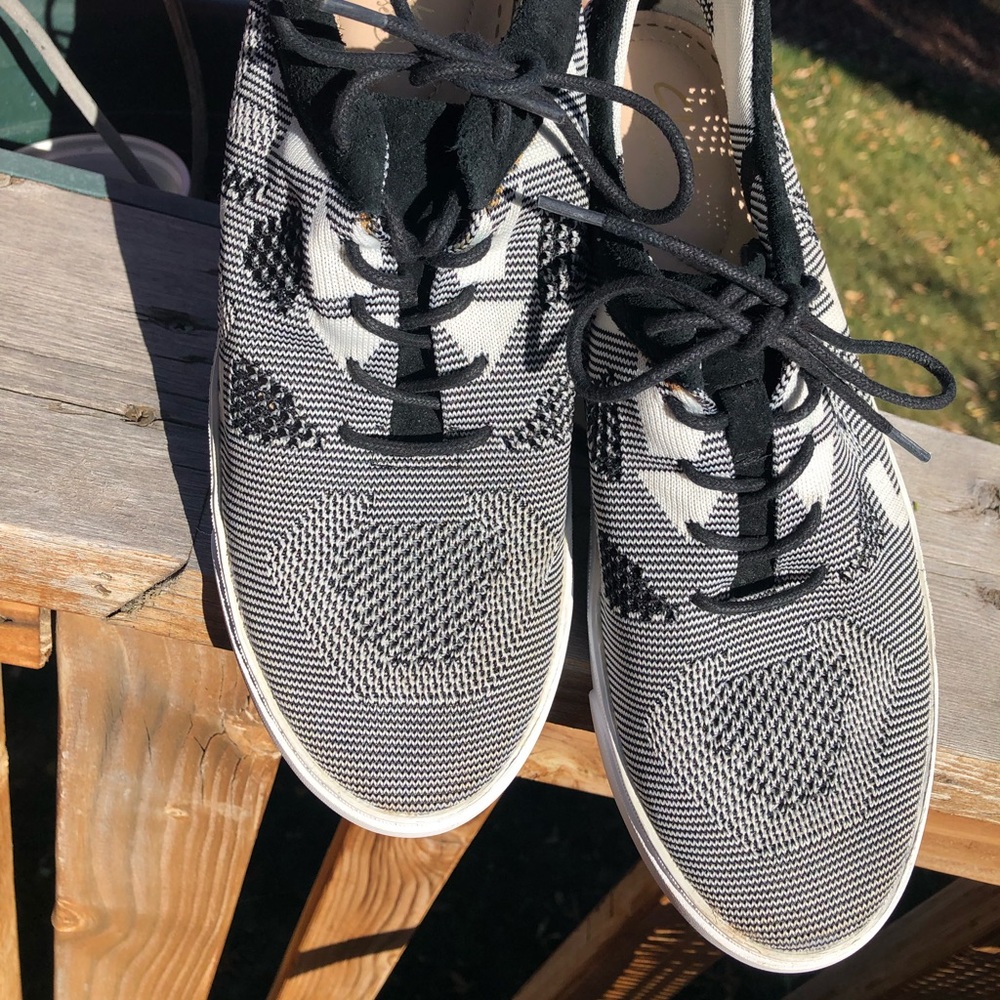 Clarks Womens Glove  Sneaker- Pick SZ/Color.9/5M